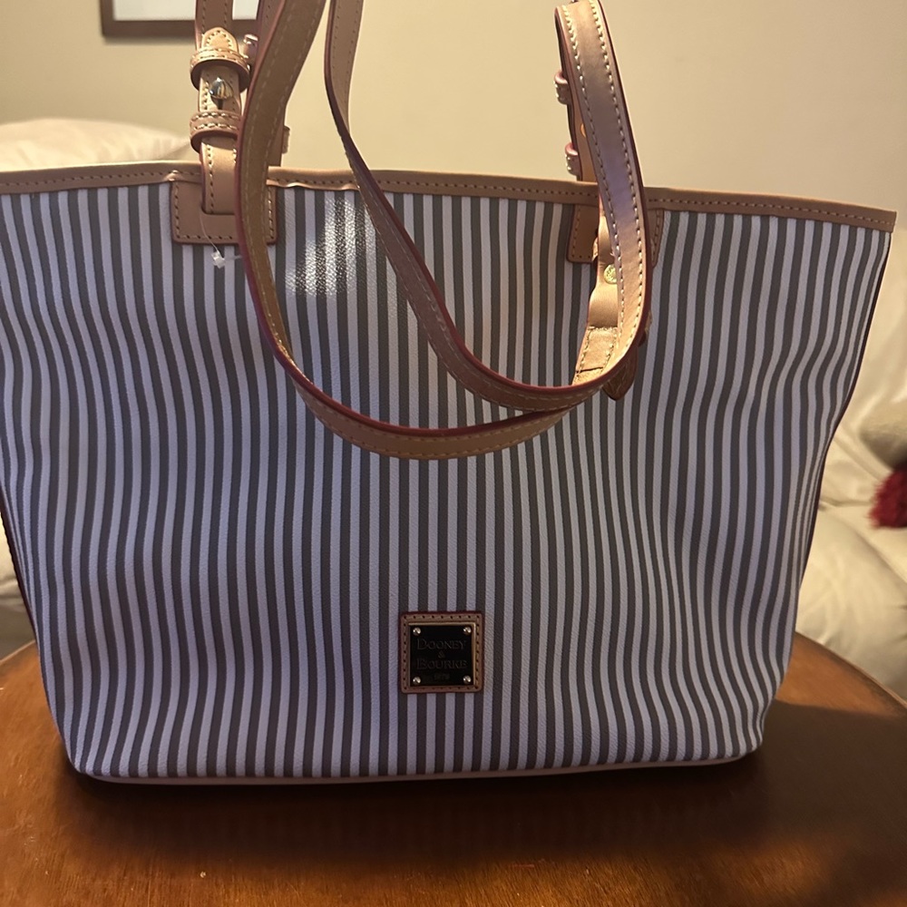 Dooney and Bourke striped women’s tote